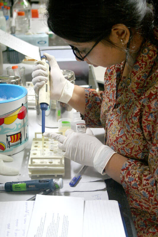 A laboratory technician. Photo: PATH/Satvir Malhotra